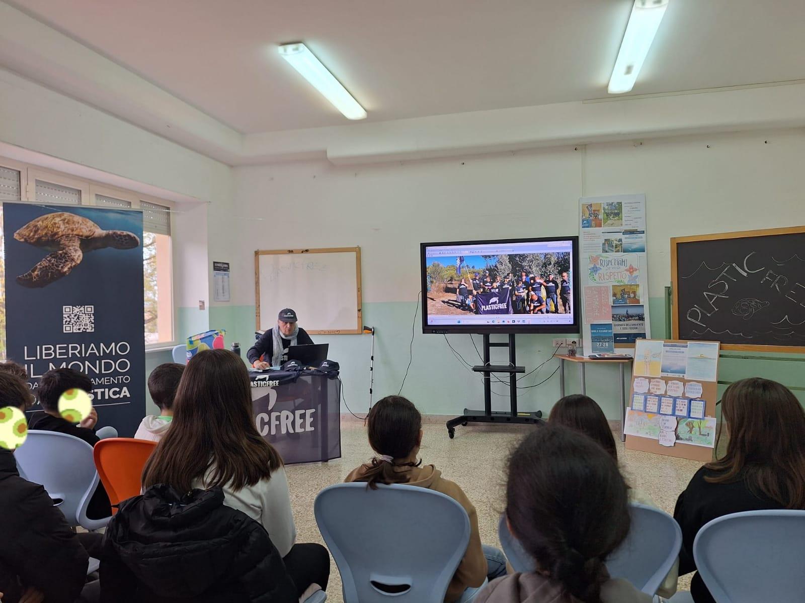 Plastic Free arriva a Laconi (OR): scuola, volontariato e consapevolezza ambientale