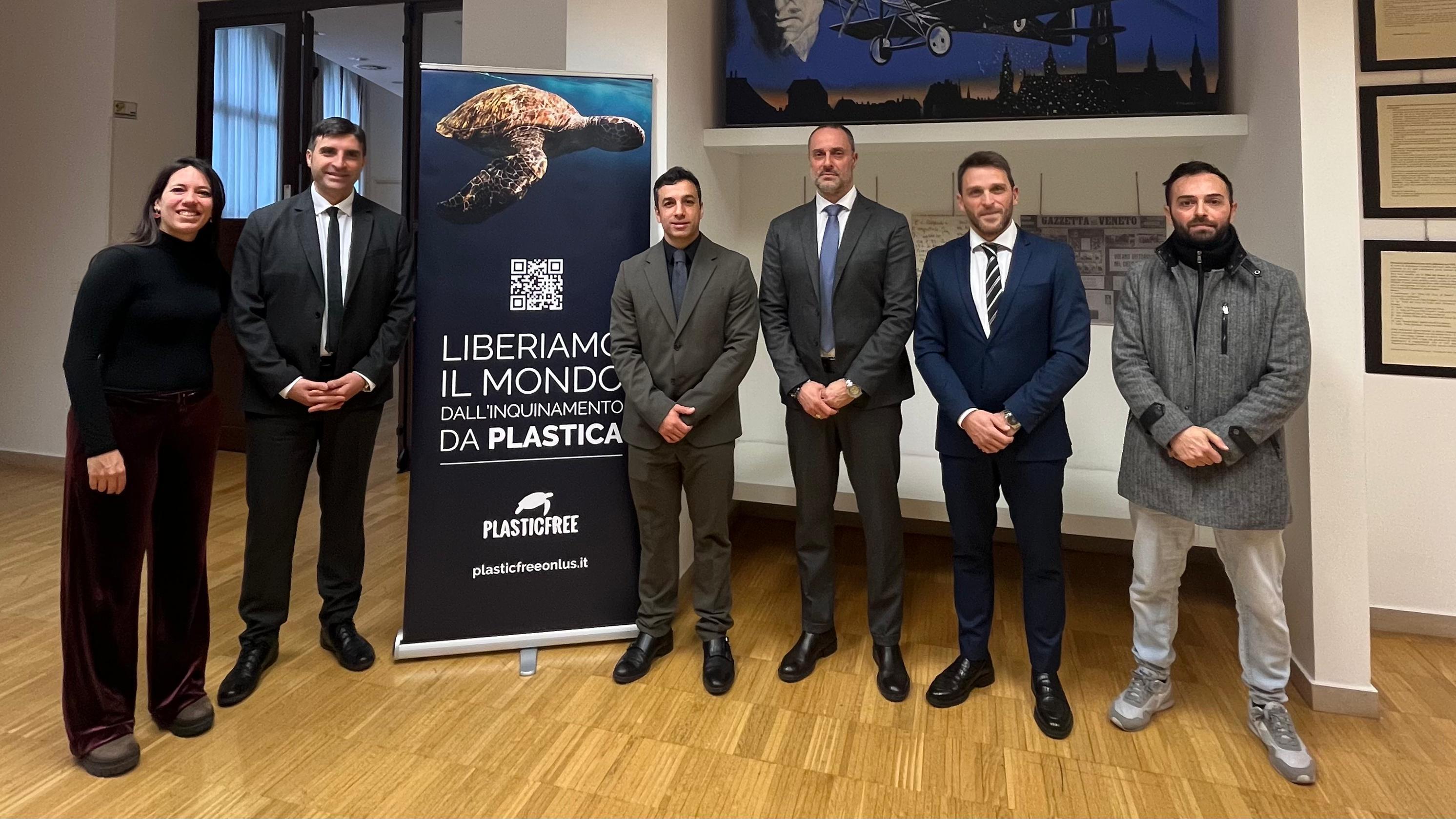 Una Terra che Respira | Con il sostegno di Intesa Sanpaolo, Plastic Free rimuove 165 tonnellate di plastica e rifiuti