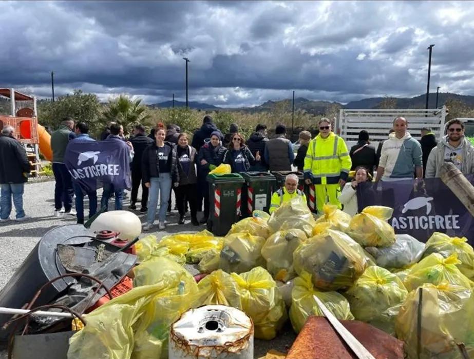 Maltempo non ferma l’impegno: detenuti Seconda Chance e volontari Plastic Free insieme per l’ambiente e l’inclusione