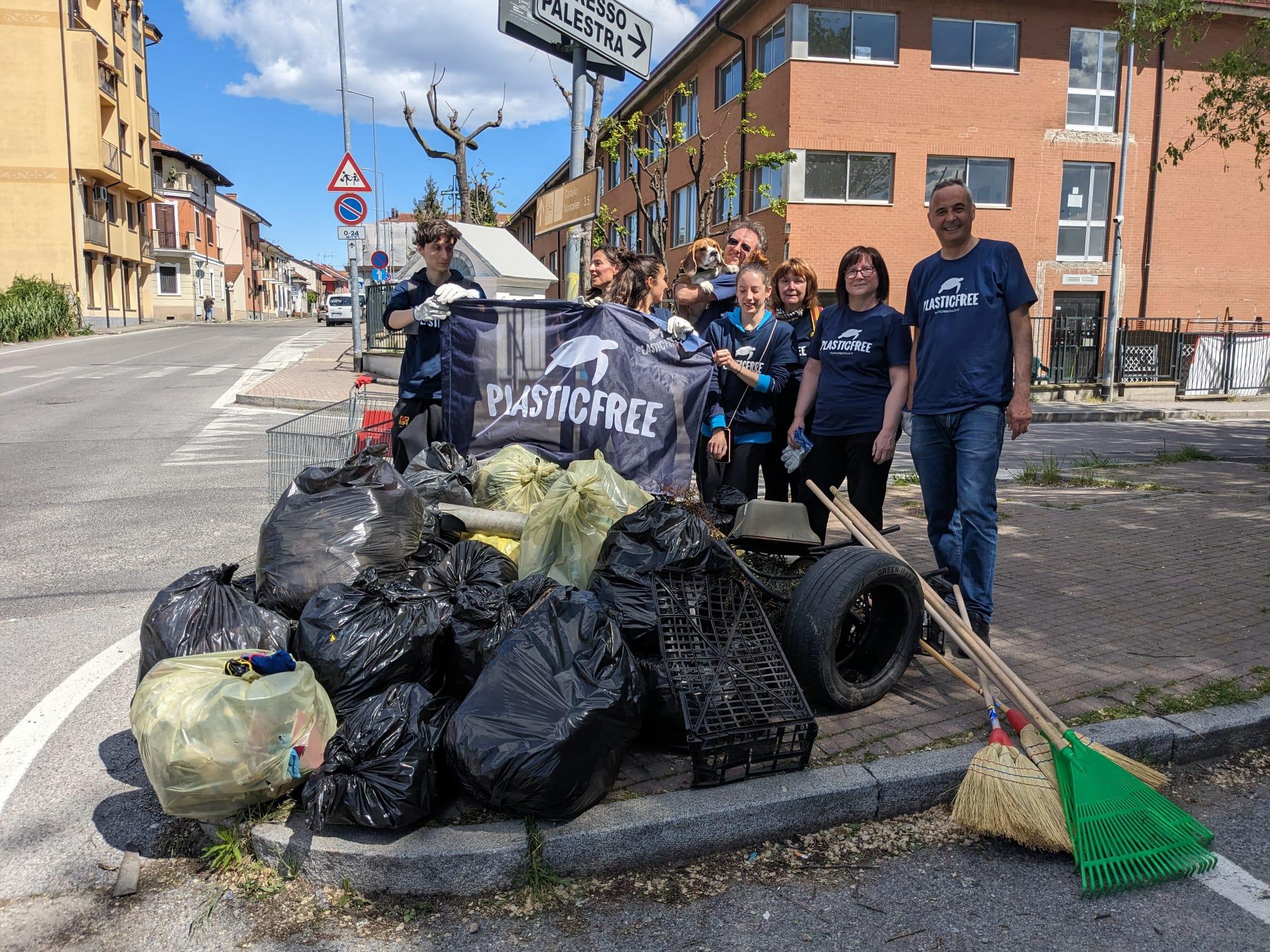 A Moncalieri (TO), Plastic Free Onlus combatte plastica, rifiuti e inciviltà