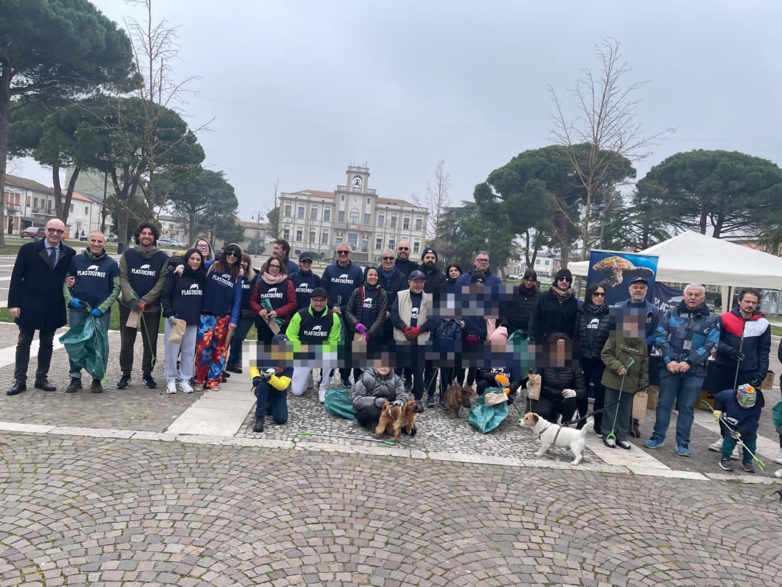 Porto Viro (RO), raccolti 2,5 kg di mozziconi: protagonisti i bambini e la comunità