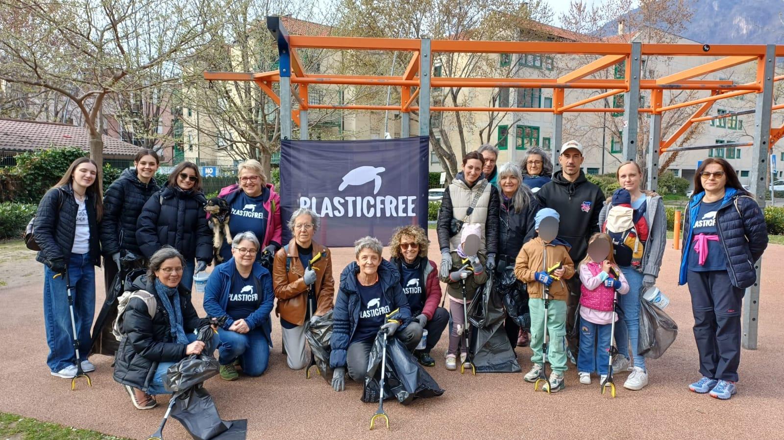 A Bolzano, passeggiata ecologica Plastic Free da ponte Palermo a ponte Resia