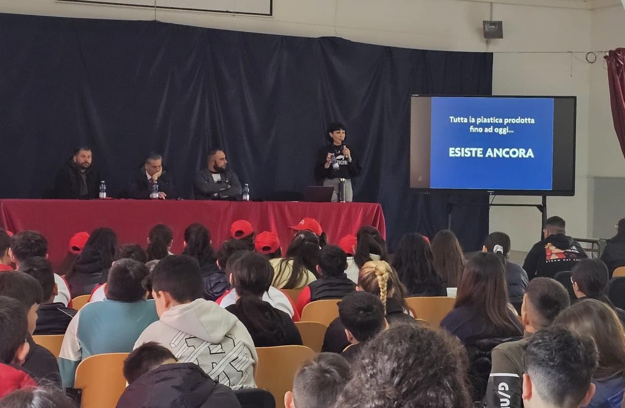 Sensibilizzazione ambientale Plastic Free per 114 studenti di Gioia Tauro (RC)