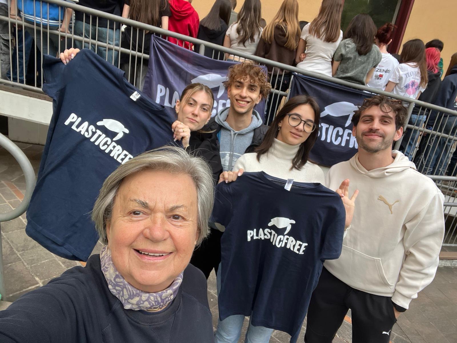 Dalla teoria alla pratica a Verona: 105 studenti in azione con Plastic Free
